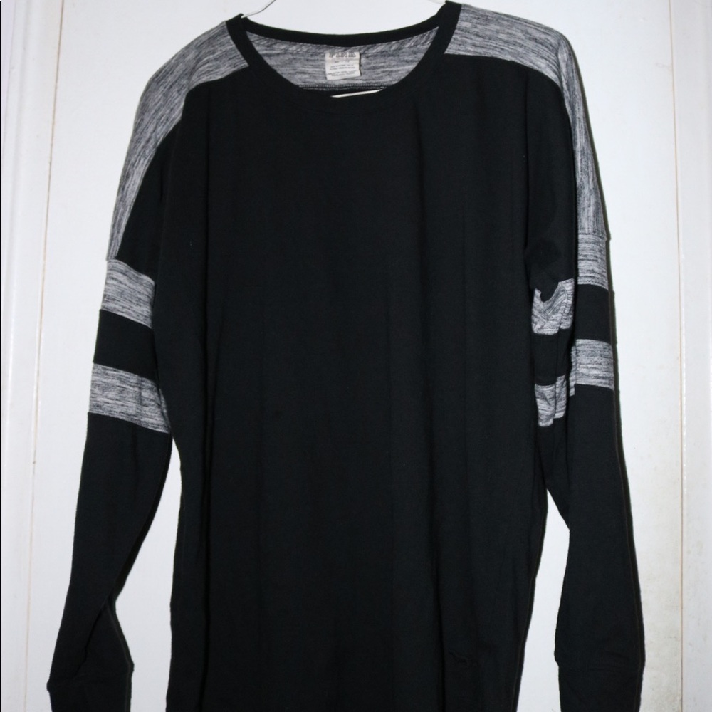 PINK Victoria’s Secret long sleeve shirt⚫️⚪️🌪👟